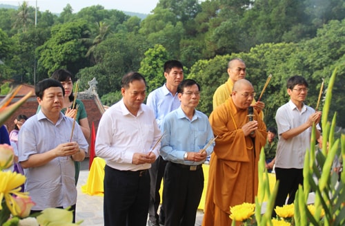 An vị thượng lương lầu thờ Đức Phật Quán Thế Âm Bồ Tát chùa Côn Sơn
